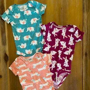 3 pack of Carter’s onsies